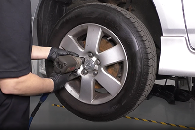 How to Replace Steering Knuckle: step 1