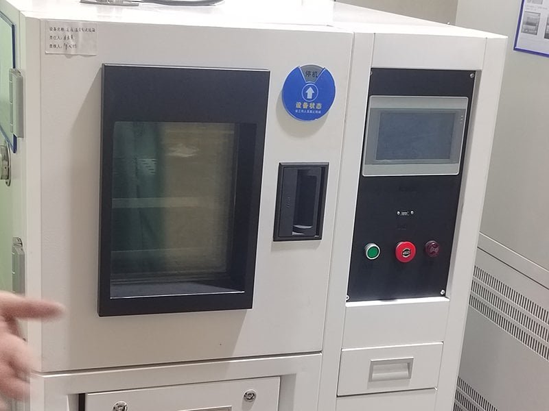 High and low temperature testing chamber for rubber bushings