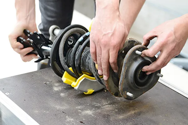 How to replace shock absorbers with safe vehicle-specific procedures