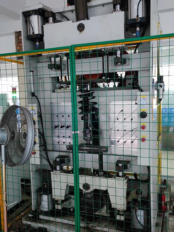 Shock absorber fatigue testing equipment for suspension performance validation